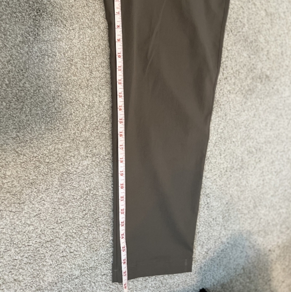 Lululemon Men’s Classic-Tapered Fit Pique Trouser – Green, Size M - Picture 5 of 6